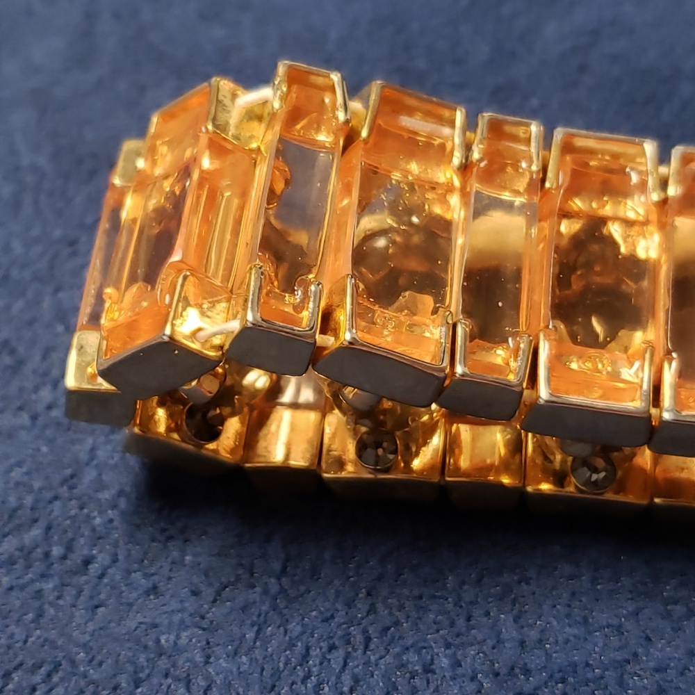 Vintage Lucite Peach Gold Tone Rectangular Link Jeweled Bracelet - Picture 4 of 9